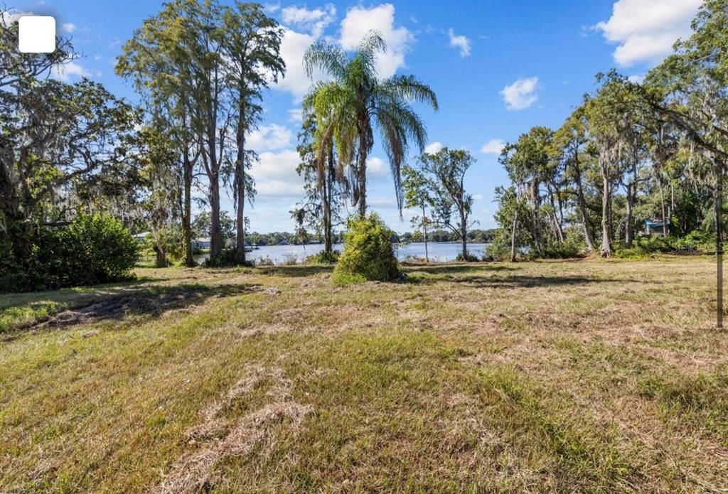 На продажу: $995,000 (1.21 acres)