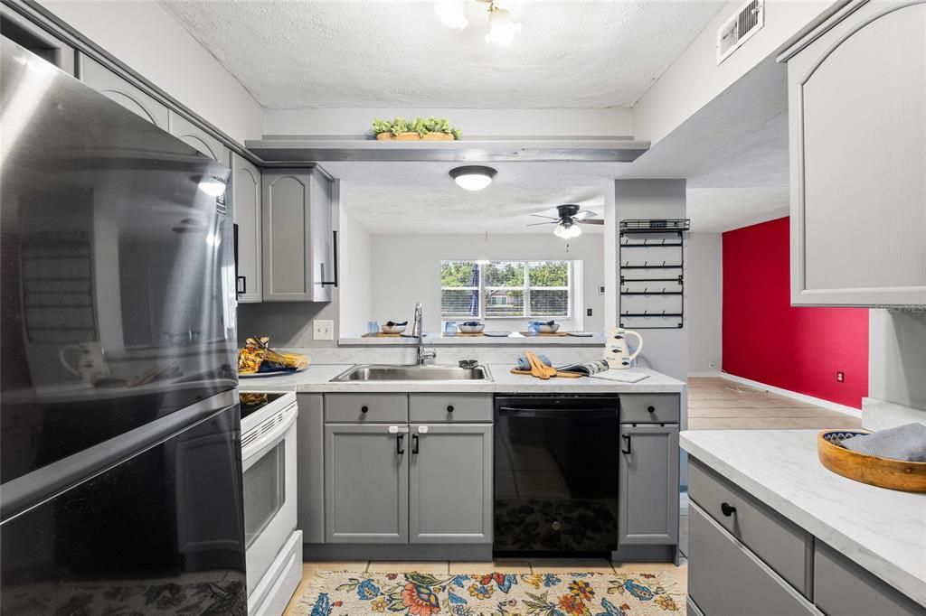 На продажу: $189,000 (2 спален, 2 ванн, 1562 Квадратных фут)