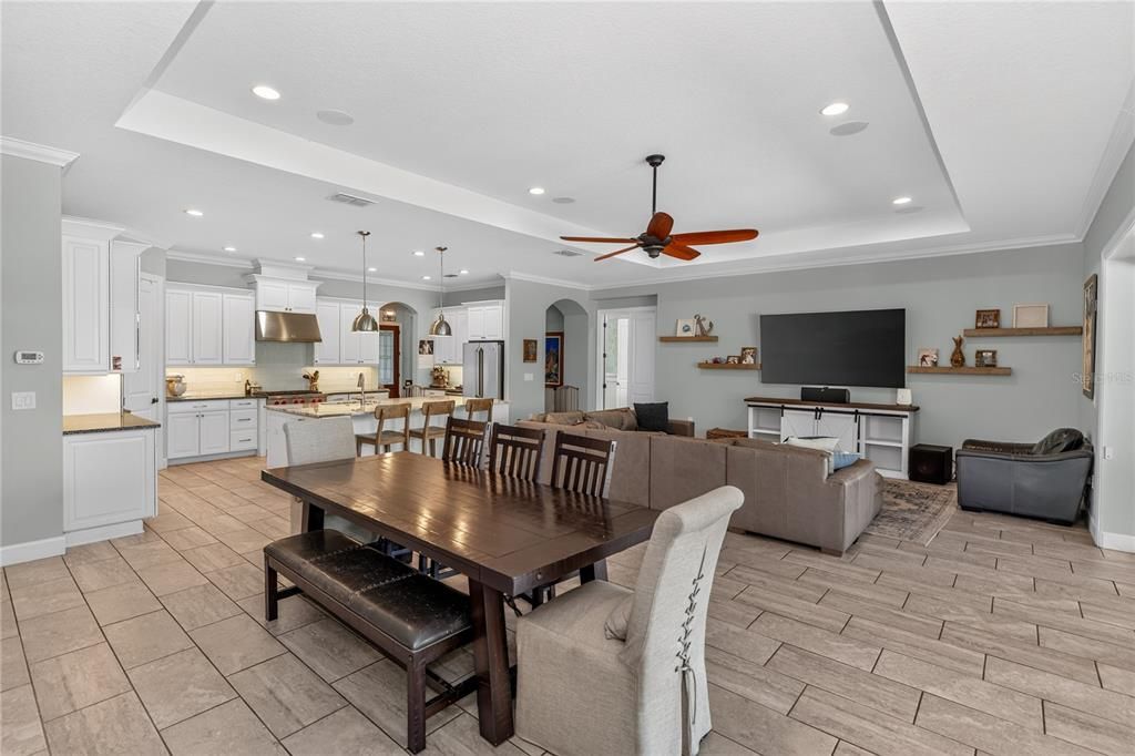 En Venta: $955,000 (4 camas, 3 baños, 3163 Pies cuadrados)