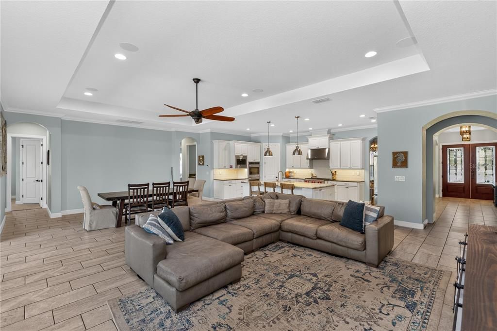 En Venta: $955,000 (4 camas, 3 baños, 3163 Pies cuadrados)