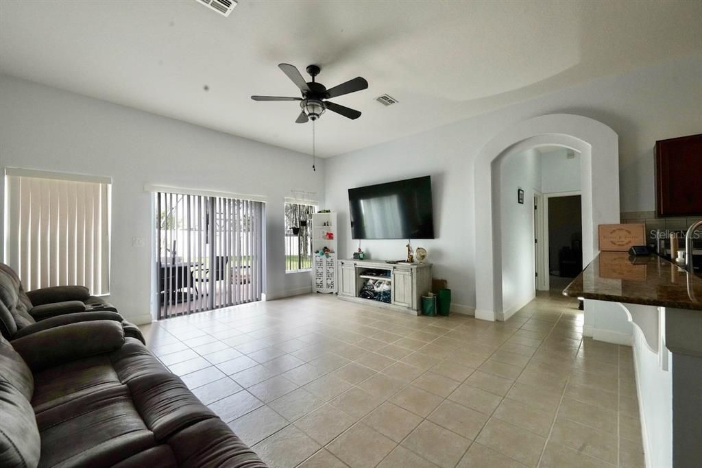 For Sale: $340,000 (4 beds, 2 baths, 2185 Square Feet)