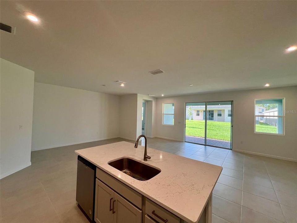 For Rent: $3,000 (4 beds, 3 baths, 1981 Square Feet)