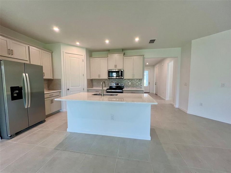 For Rent: $3,000 (4 beds, 3 baths, 1981 Square Feet)
