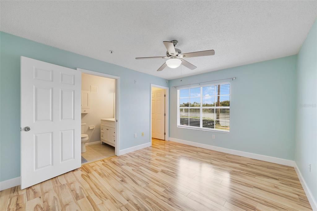 : $214,999 (2 beds, 2 baths, 975 Square Feet)