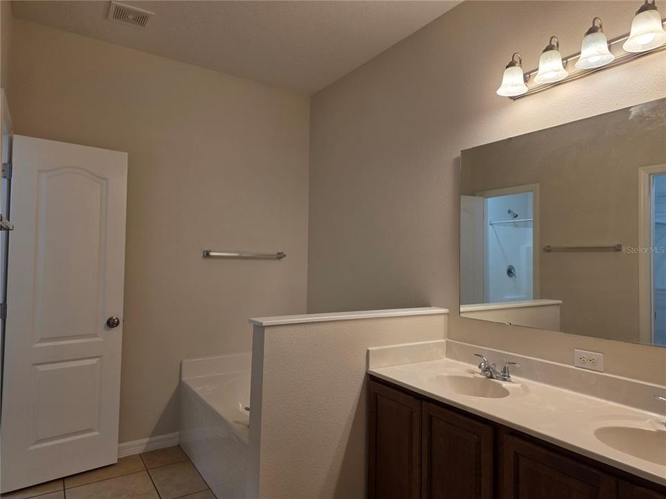 For Rent: $2,250 (3 beds, 2 baths, 1614 Square Feet)
