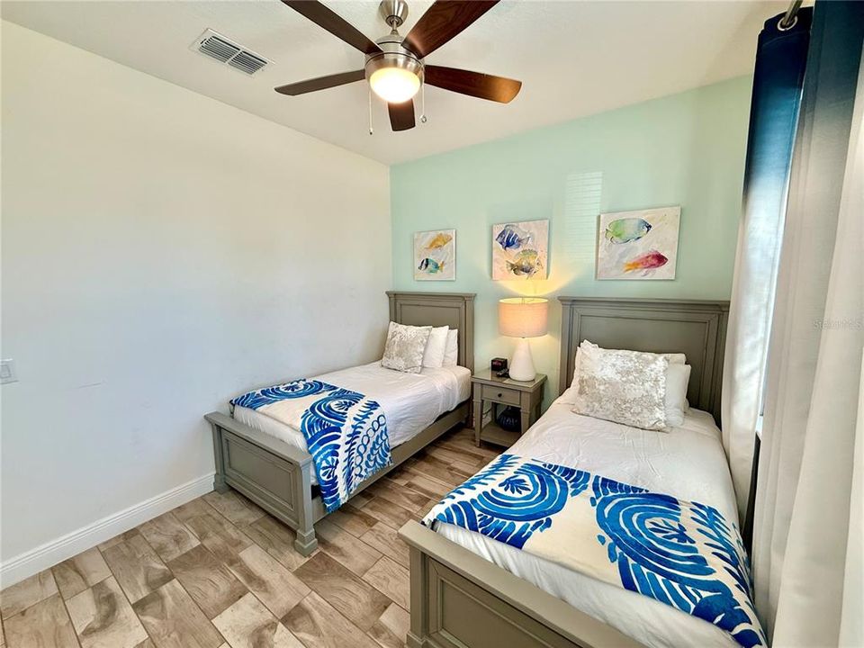 For Sale: $369,000 (3 beds, 3 baths, 1545 Square Feet)