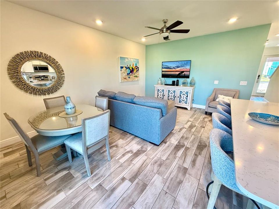 For Sale: $369,000 (3 beds, 3 baths, 1545 Square Feet)