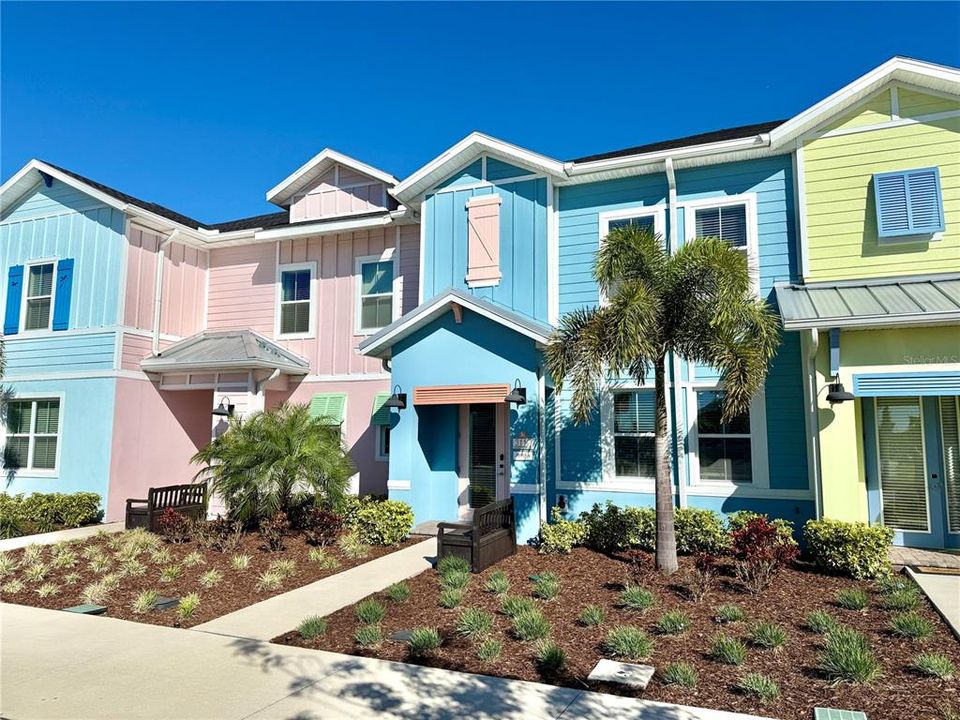 For Sale: $369,000 (3 beds, 3 baths, 1545 Square Feet)