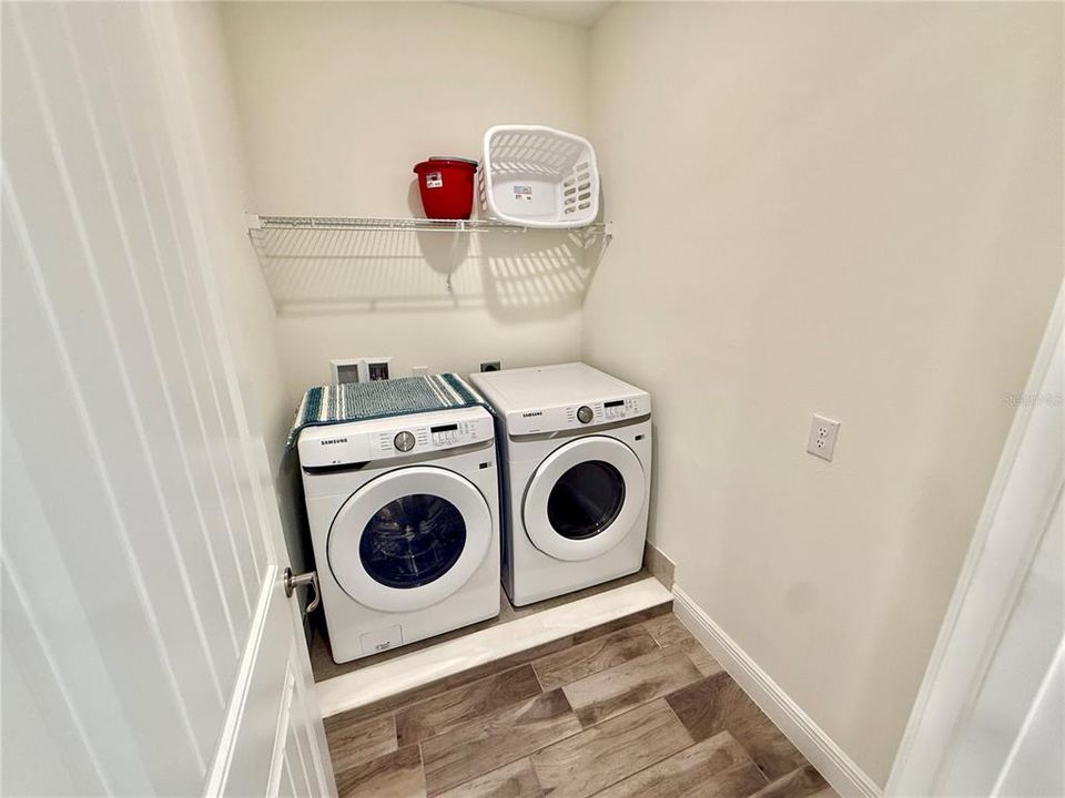 For Sale: $369,000 (3 beds, 3 baths, 1545 Square Feet)