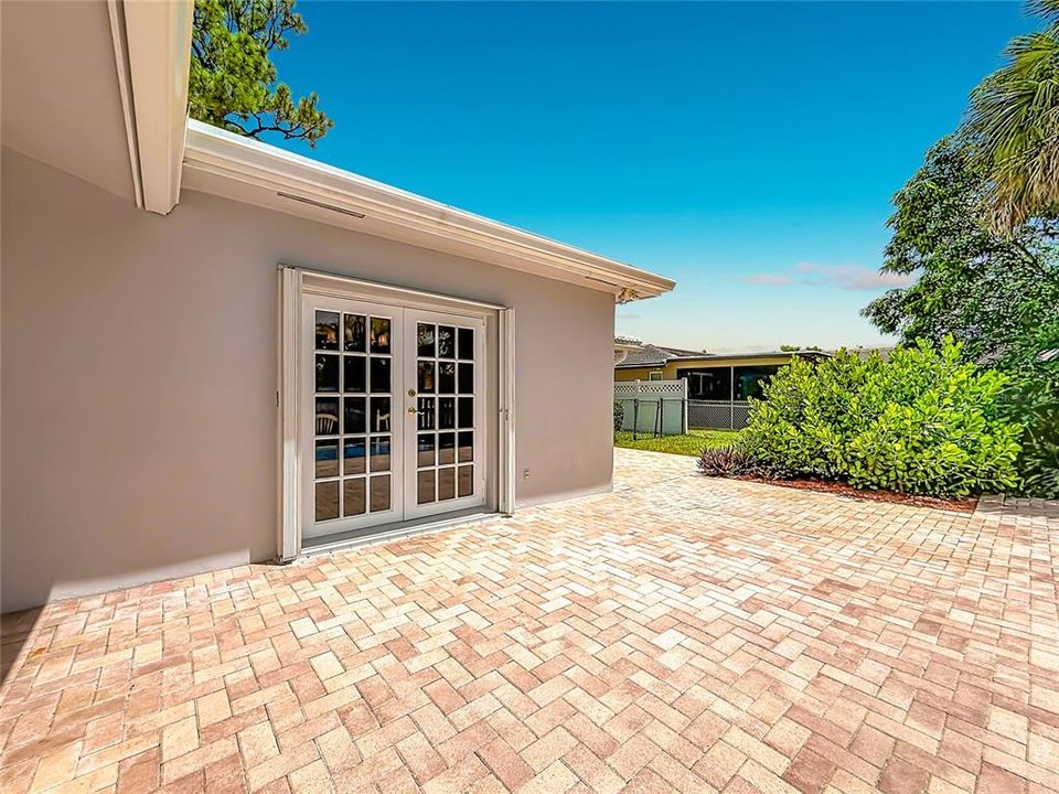 For Sale: $665,000 (4 beds, 2 baths, 2174 Square Feet)