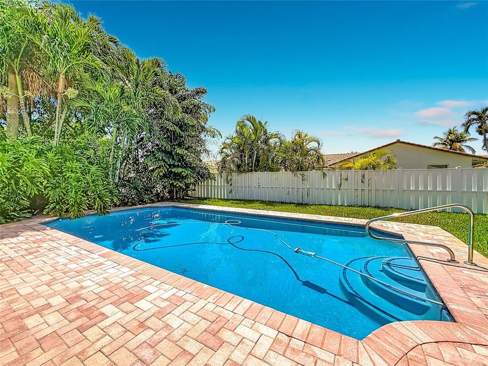 For Sale: $665,000 (4 beds, 2 baths, 2174 Square Feet)
