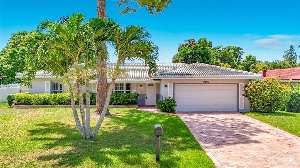For Sale: $665,000 (4 beds, 2 baths, 2174 Square Feet)