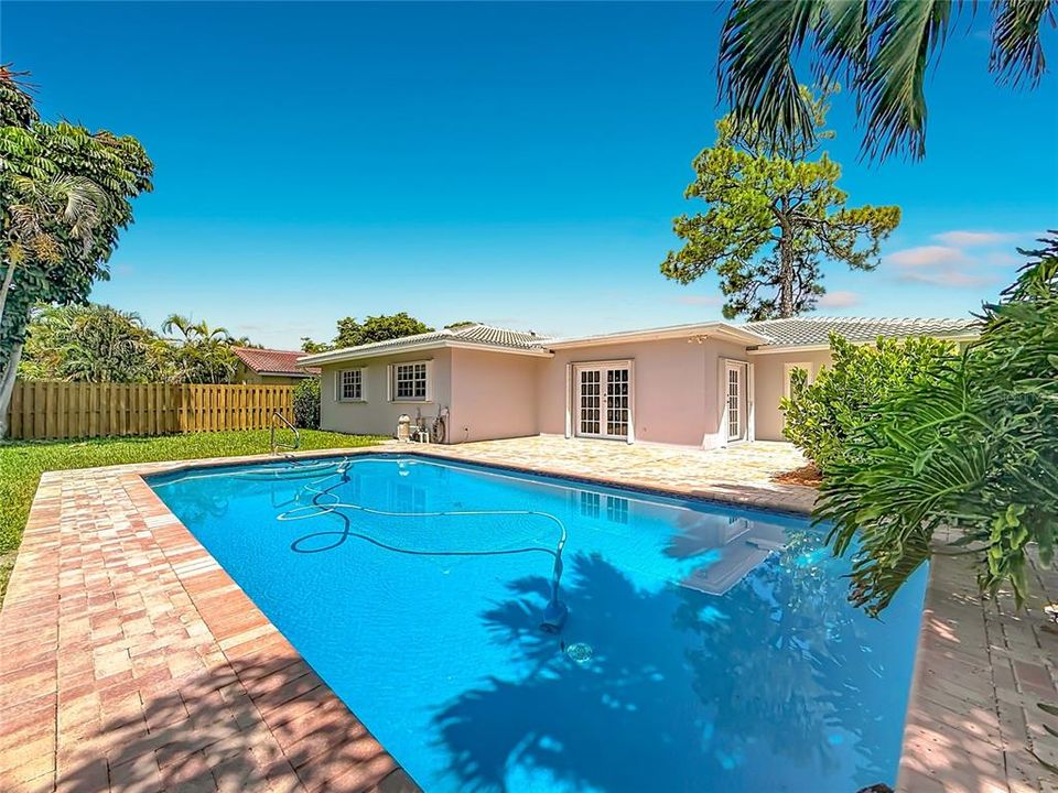 For Sale: $665,000 (4 beds, 2 baths, 2174 Square Feet)