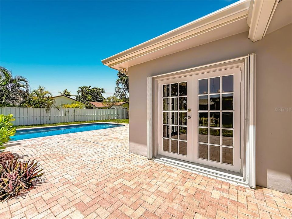For Sale: $665,000 (4 beds, 2 baths, 2174 Square Feet)