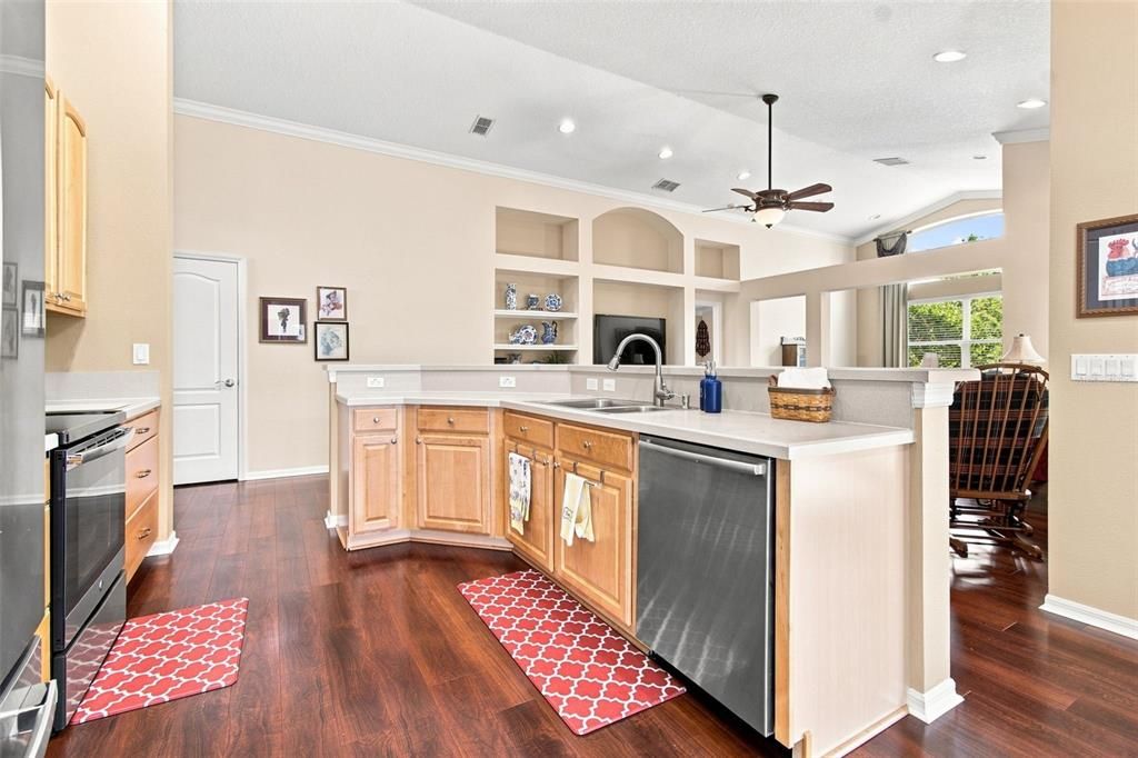 For Sale: $435,000 (3 beds, 2 baths, 1758 Square Feet)