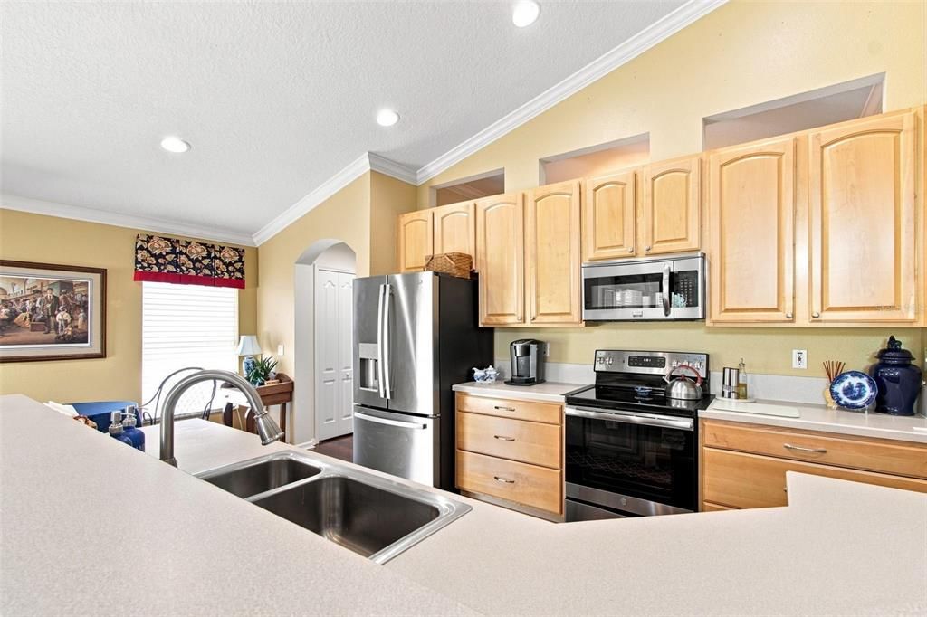 For Sale: $435,000 (3 beds, 2 baths, 1758 Square Feet)