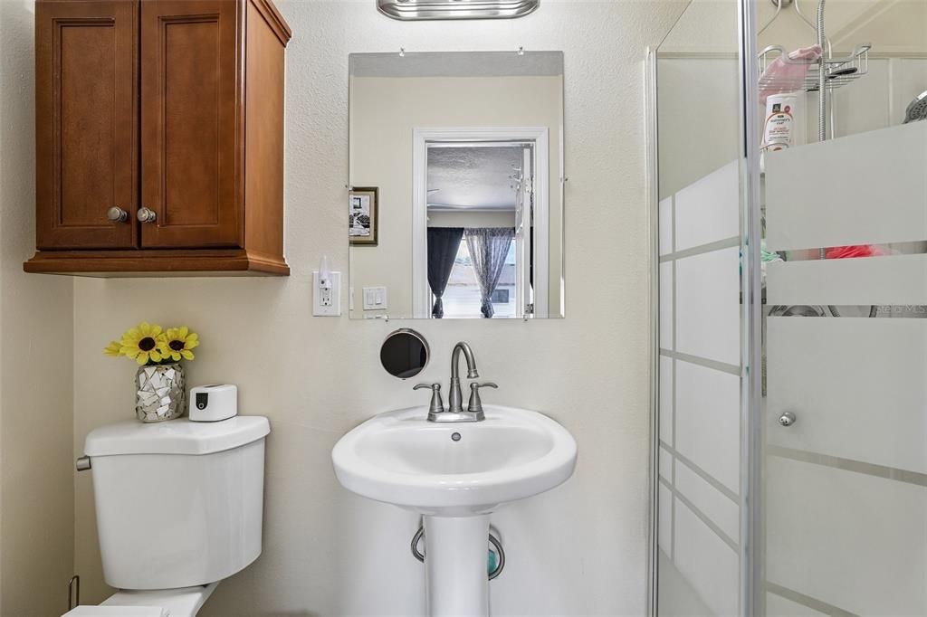 For Sale: $252,000 (2 beds, 2 baths, 976 Square Feet)