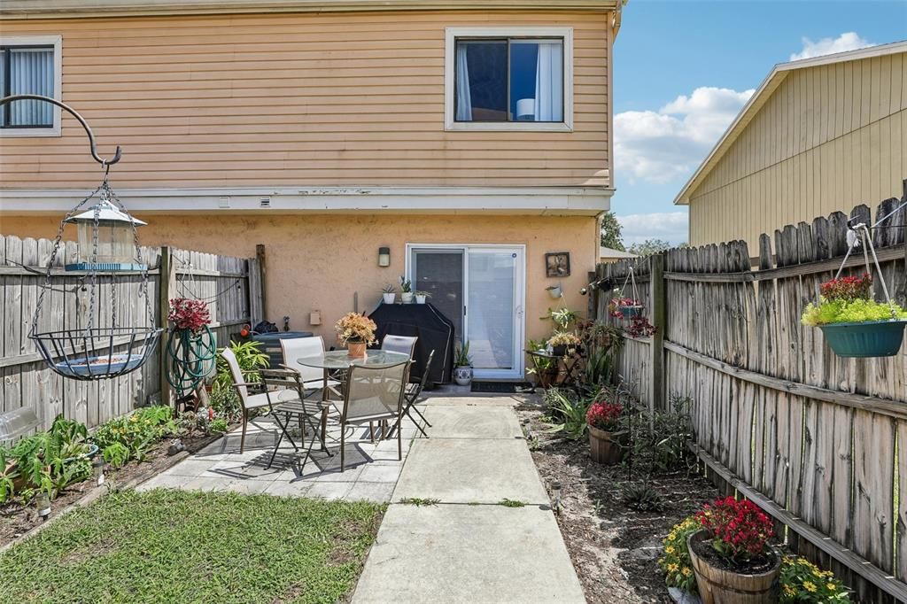 For Sale: $252,000 (2 beds, 2 baths, 976 Square Feet)
