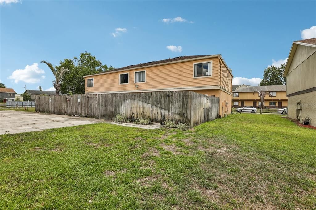 For Sale: $252,000 (2 beds, 2 baths, 976 Square Feet)