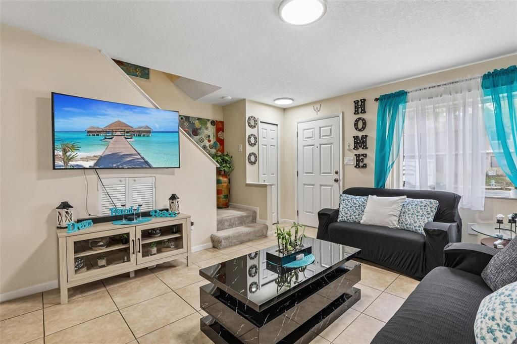 For Sale: $252,000 (2 beds, 2 baths, 976 Square Feet)
