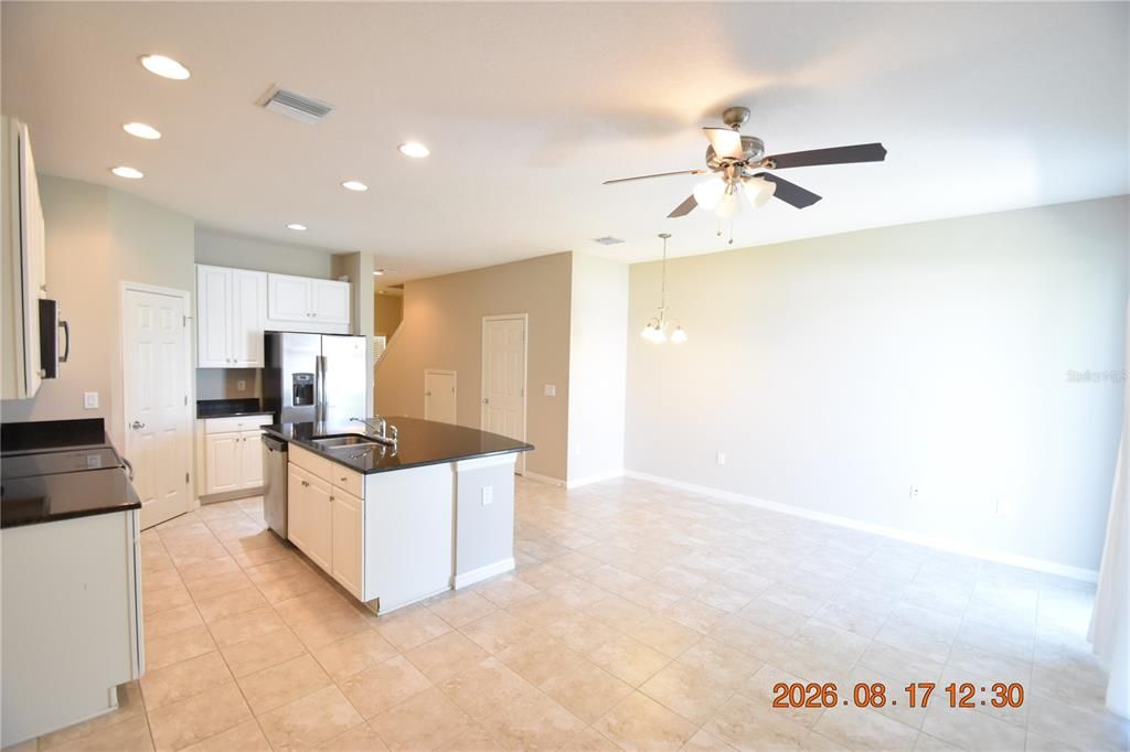 For Rent: $1,900 (3 beds, 2 baths, 1400 Square Feet)
