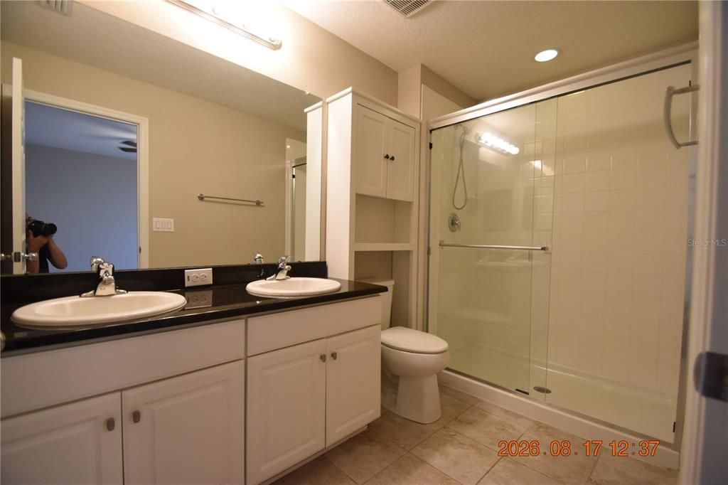 For Rent: $1,900 (3 beds, 2 baths, 1400 Square Feet)