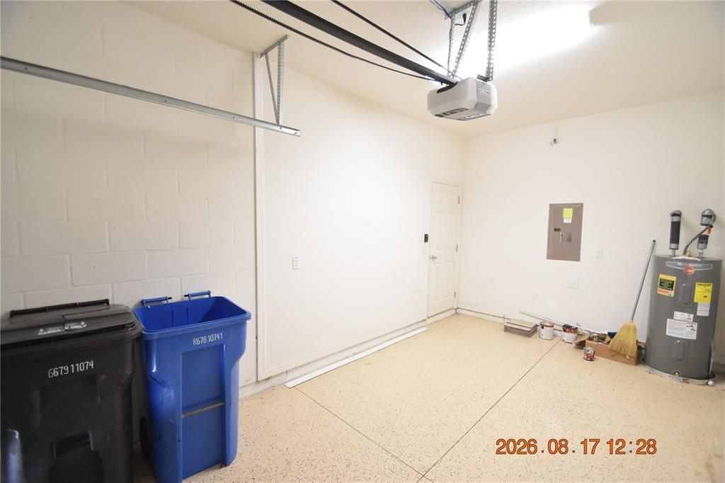 For Rent: $1,900 (3 beds, 2 baths, 1400 Square Feet)