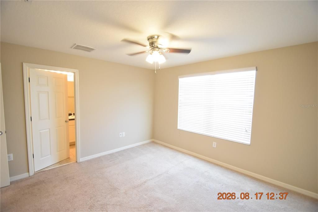 For Rent: $1,900 (3 beds, 2 baths, 1400 Square Feet)