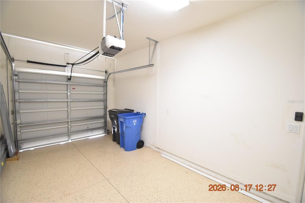 For Rent: $1,900 (3 beds, 2 baths, 1400 Square Feet)