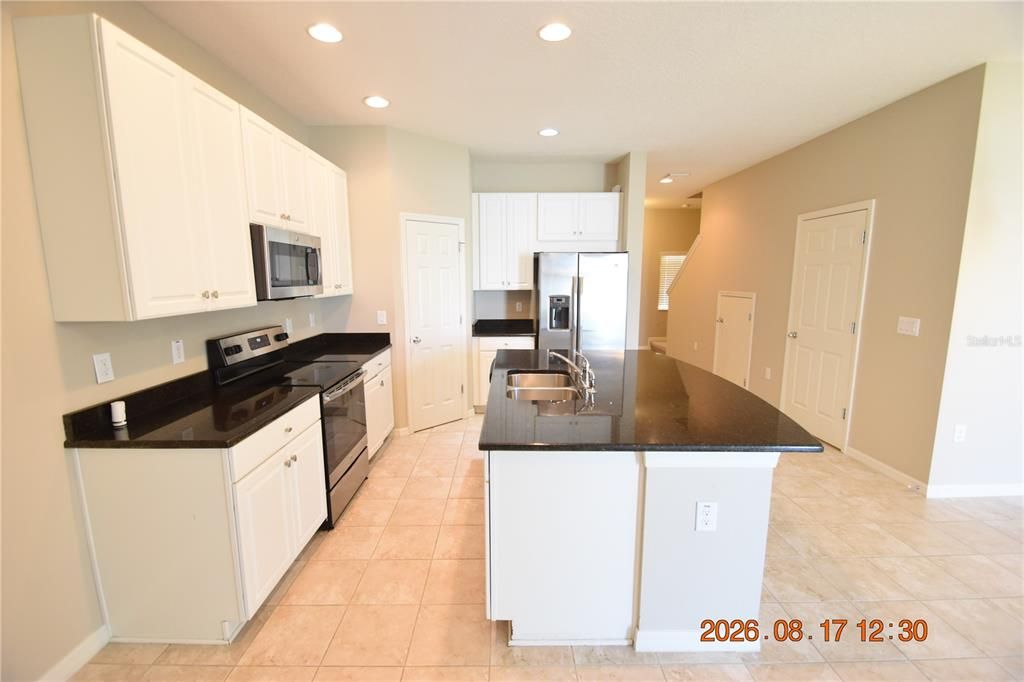 For Rent: $1,900 (3 beds, 2 baths, 1400 Square Feet)