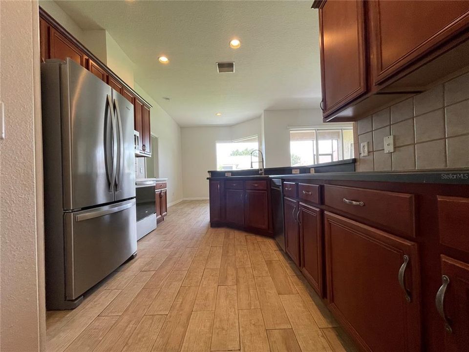For Rent: $2,900 (4 beds, 3 baths, 2476 Square Feet)