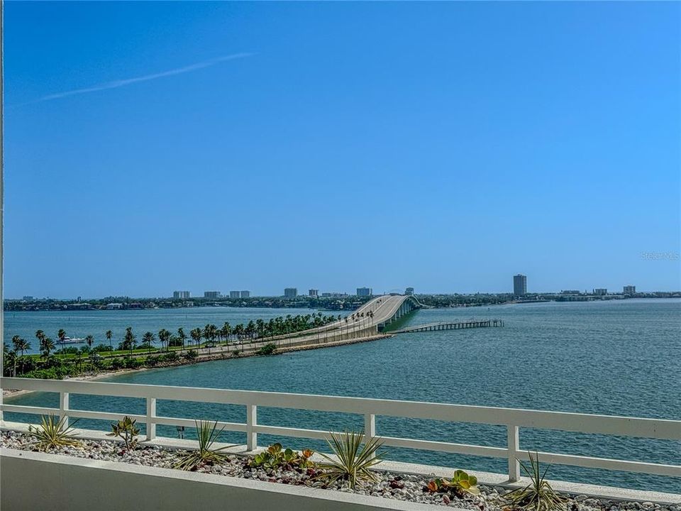 For Sale: $1,399,000 (2 beds, 2 baths, 1642 Square Feet)