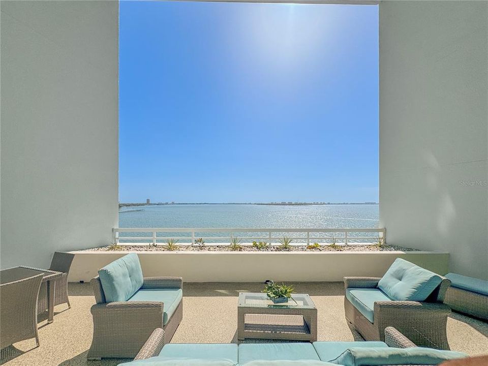 For Sale: $1,399,000 (2 beds, 2 baths, 1642 Square Feet)