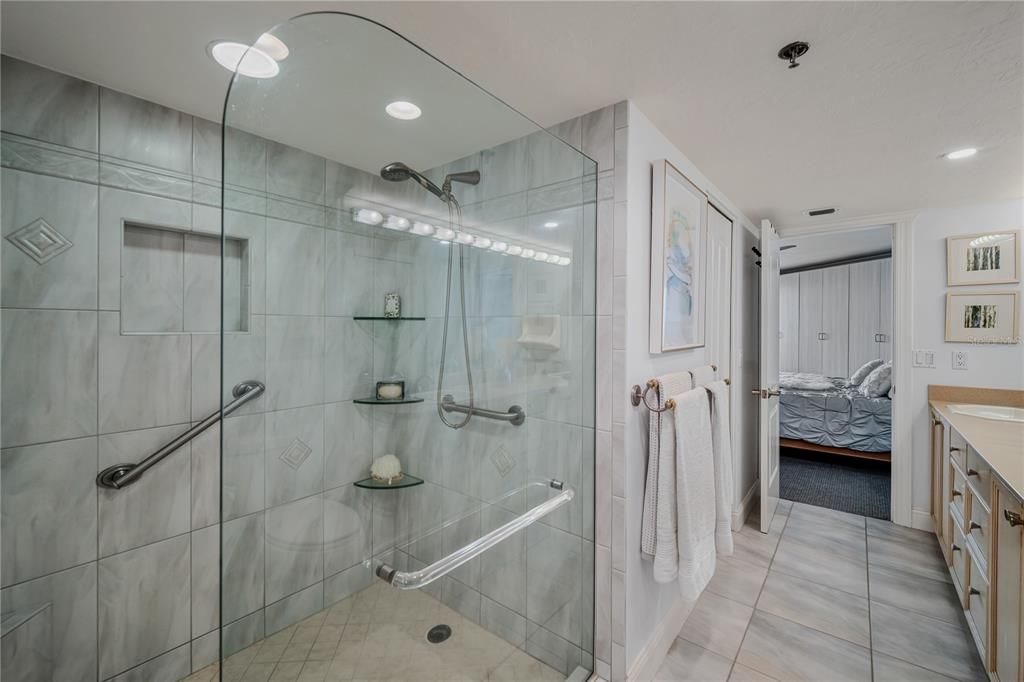 For Sale: $1,399,000 (2 beds, 2 baths, 1642 Square Feet)