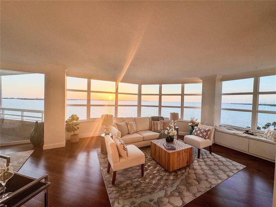 For Sale: $1,399,000 (2 beds, 2 baths, 1642 Square Feet)