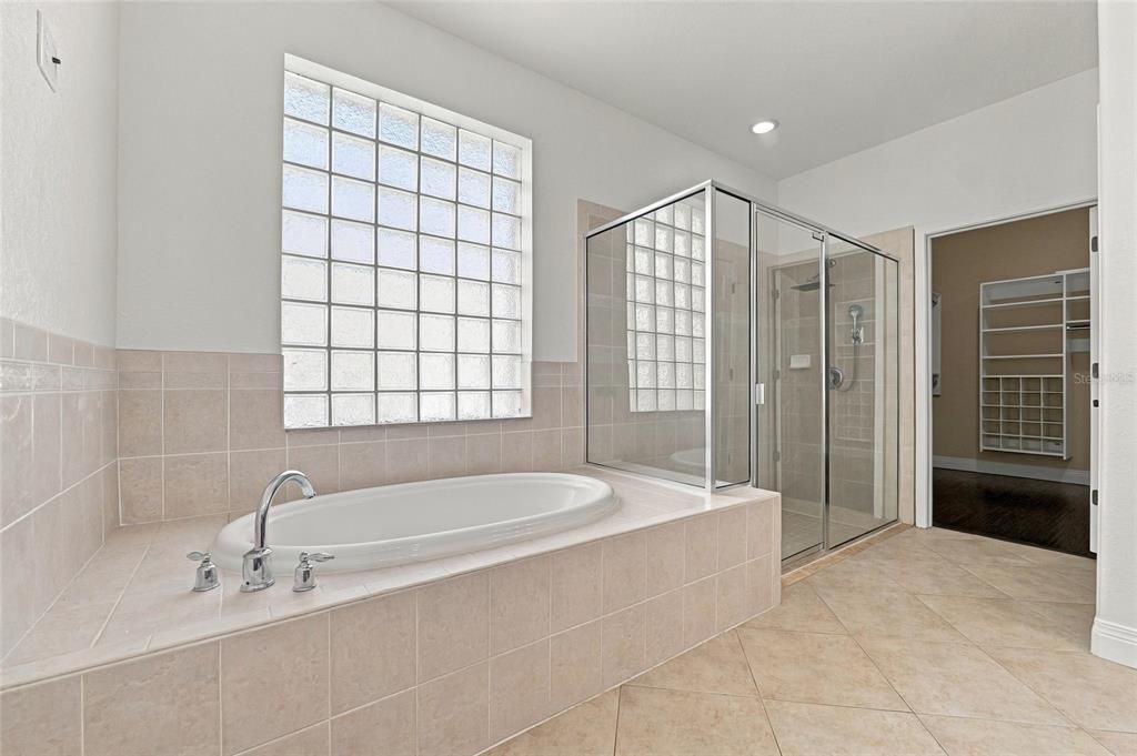 En Venta: $605,000 (4 camas, 3 baños, 3108 Pies cuadrados)