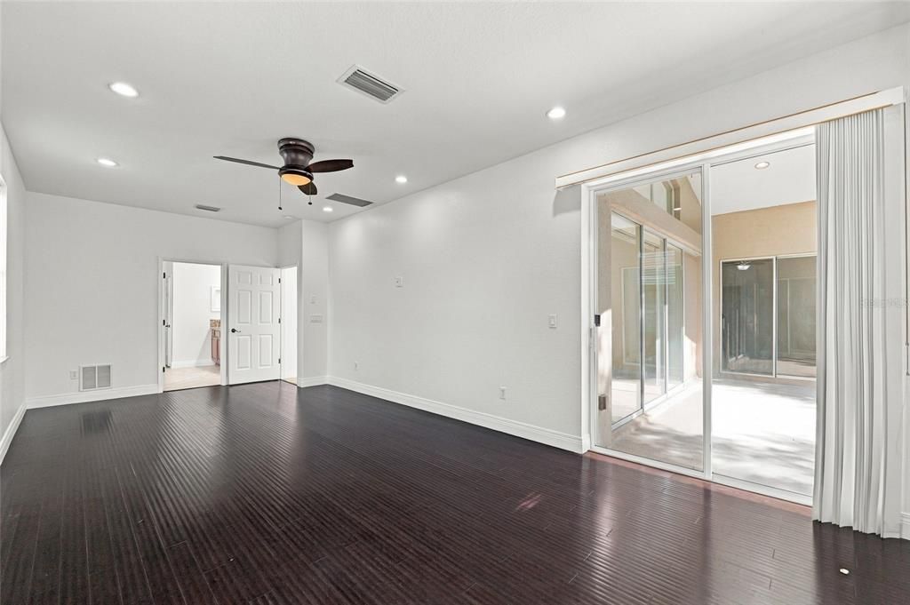 En Venta: $605,000 (4 camas, 3 baños, 3108 Pies cuadrados)