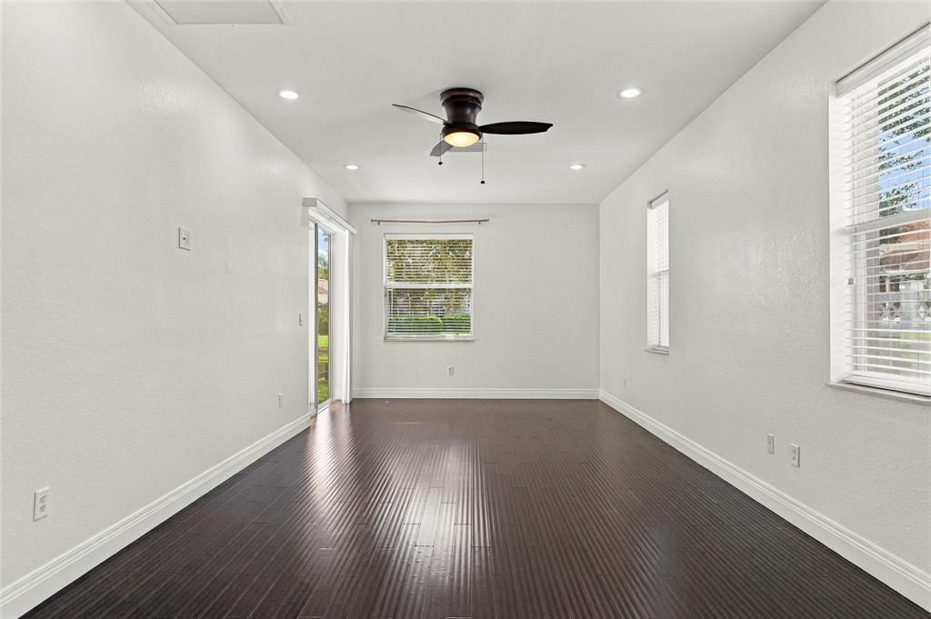 En Venta: $605,000 (4 camas, 3 baños, 3108 Pies cuadrados)