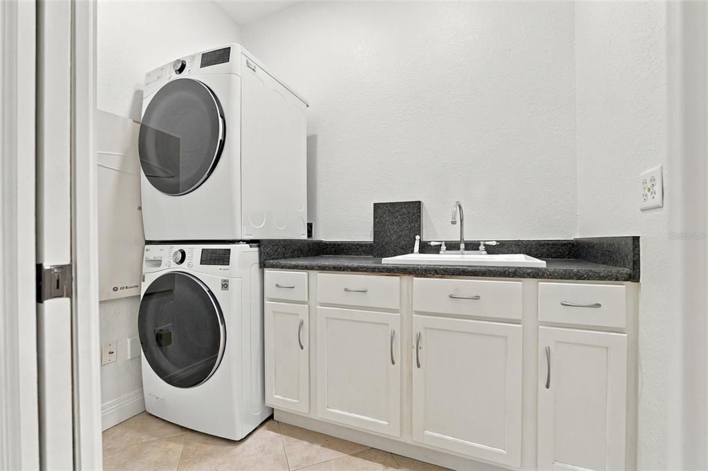 En Venta: $605,000 (4 camas, 3 baños, 3108 Pies cuadrados)
