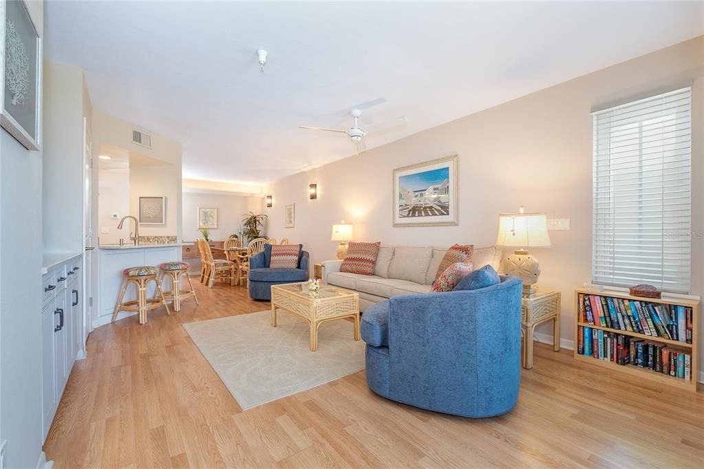 For Sale: $265,000 (2 beds, 2 baths, 1048 Square Feet)