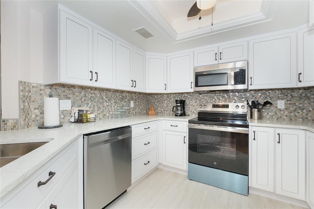 For Sale: $265,000 (2 beds, 2 baths, 1048 Square Feet)