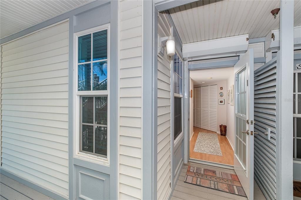 For Sale: $265,000 (2 beds, 2 baths, 1048 Square Feet)