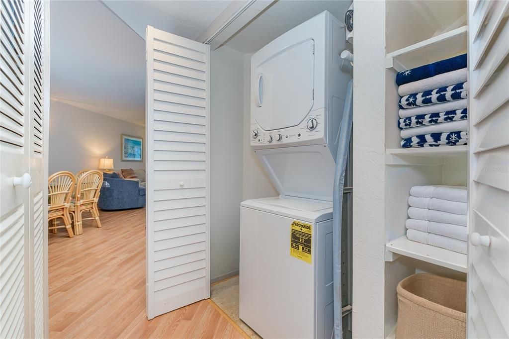 For Sale: $265,000 (2 beds, 2 baths, 1048 Square Feet)