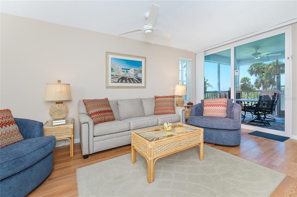 For Sale: $265,000 (2 beds, 2 baths, 1048 Square Feet)