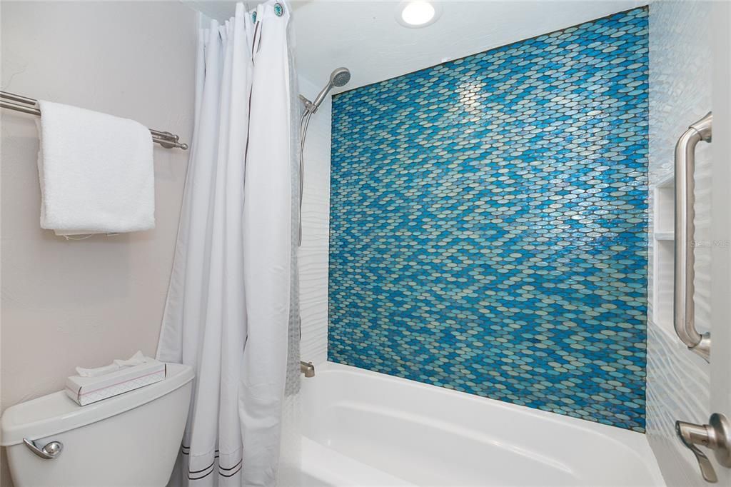 For Sale: $265,000 (2 beds, 2 baths, 1048 Square Feet)