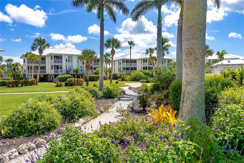 For Sale: $265,000 (2 beds, 2 baths, 1048 Square Feet)