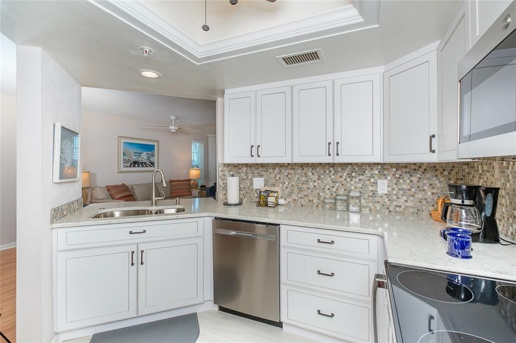 For Sale: $265,000 (2 beds, 2 baths, 1048 Square Feet)