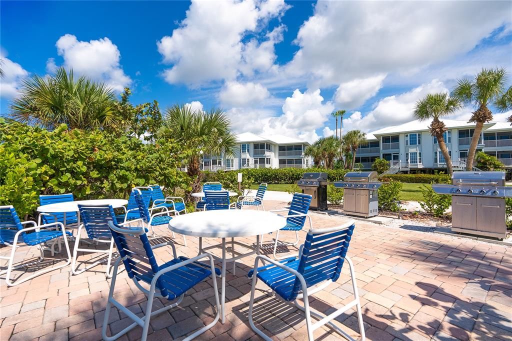 For Sale: $265,000 (2 beds, 2 baths, 1048 Square Feet)