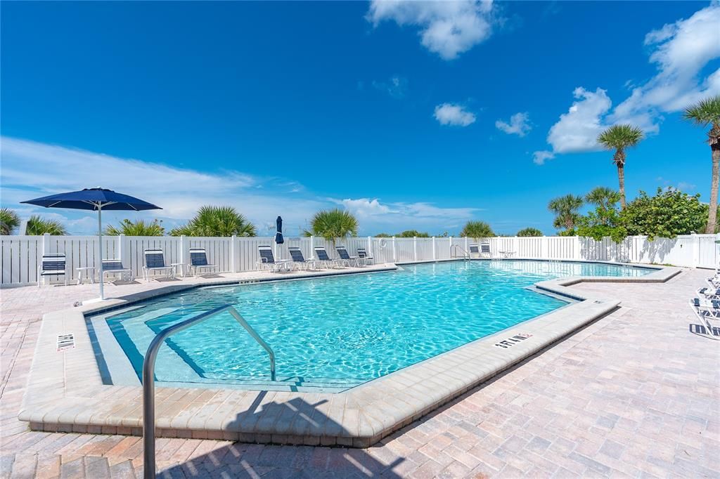 For Sale: $265,000 (2 beds, 2 baths, 1048 Square Feet)