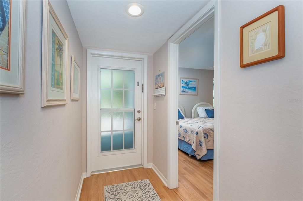 For Sale: $265,000 (2 beds, 2 baths, 1048 Square Feet)